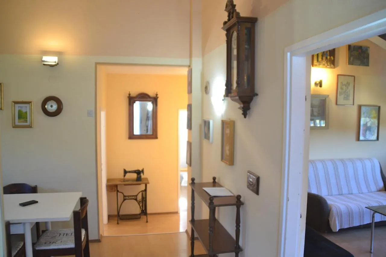 Apartment Villa Valkane Pet Friendly 150M From The Stunning Valkane Beach, City Indoor Pools-Fitness And City Mall Pula