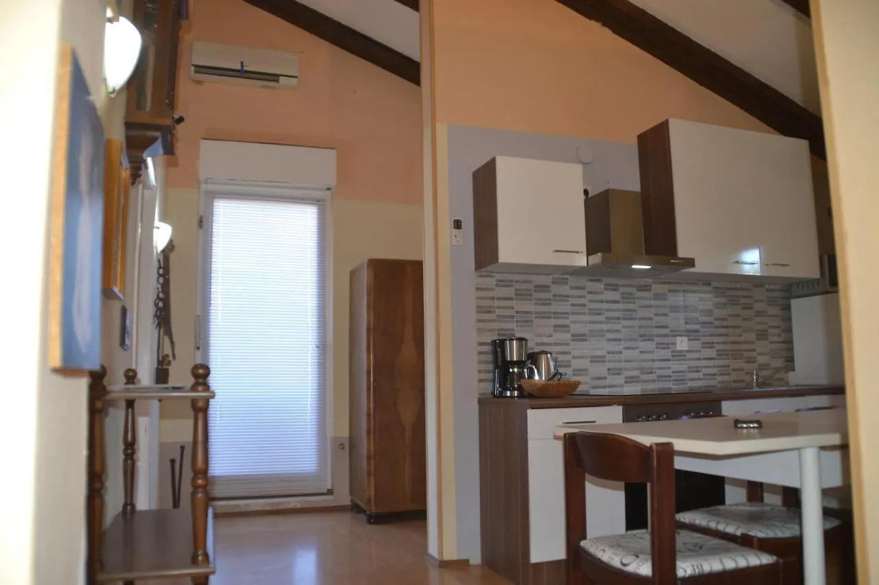 Villa Valkane Pet Friendly 150M From The Stunning Valkane Beach, City Indoor Pools-Fitness And City Mall Pula Apartment